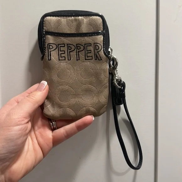 RARE Coach wristlet - Picture 4 of 6